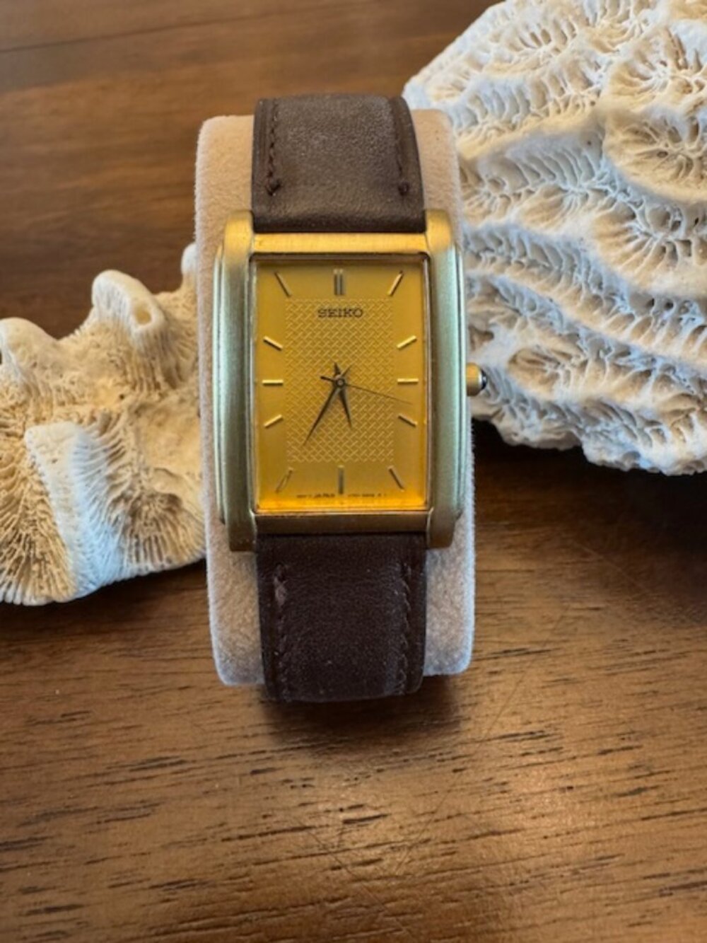 VINTAGE - Men's Seiko Quartz Tank Watch - 26mm - Model: V701 5E49 - Picture 2 of 10